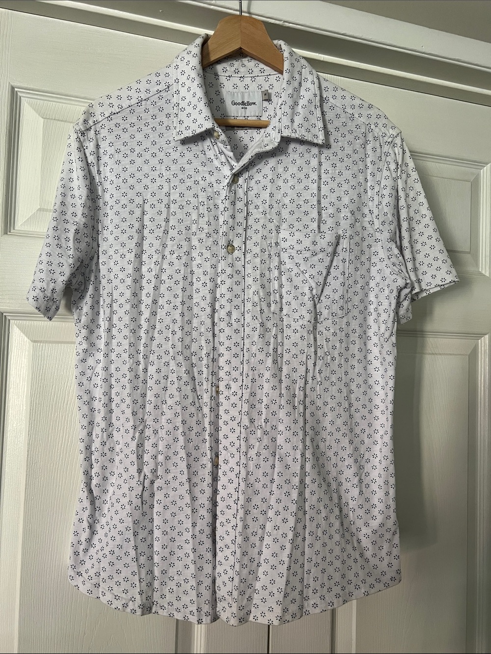 Goodfellow & Co White Short-Sleeve Button-Up Shirt with Navy Geo Print